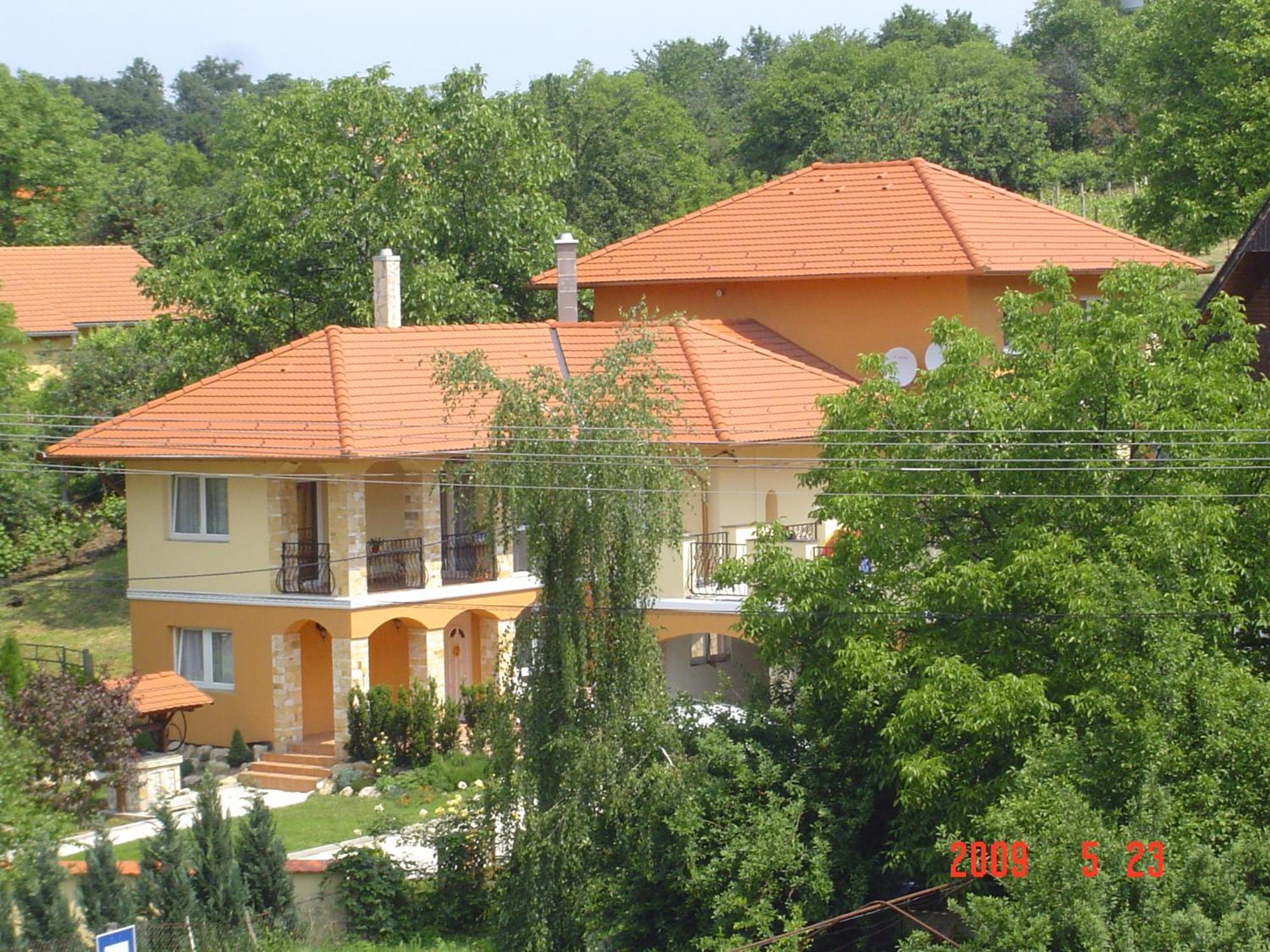 Janus Apartman Sarvar Bagian luar foto