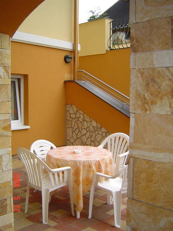 Janus Apartman Sarvar Ruang foto